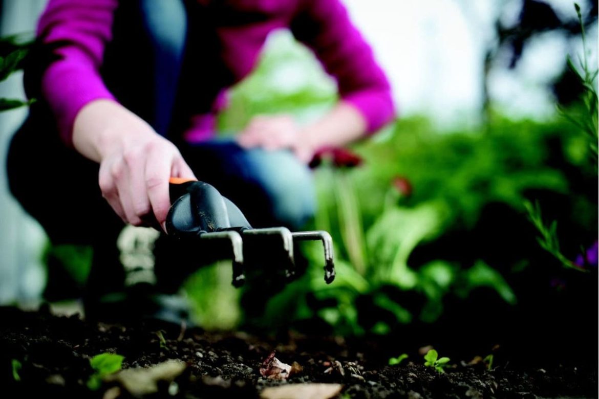 Plastic Hand Cultivator; 28 CM Size Black Color Digging Deep Soil