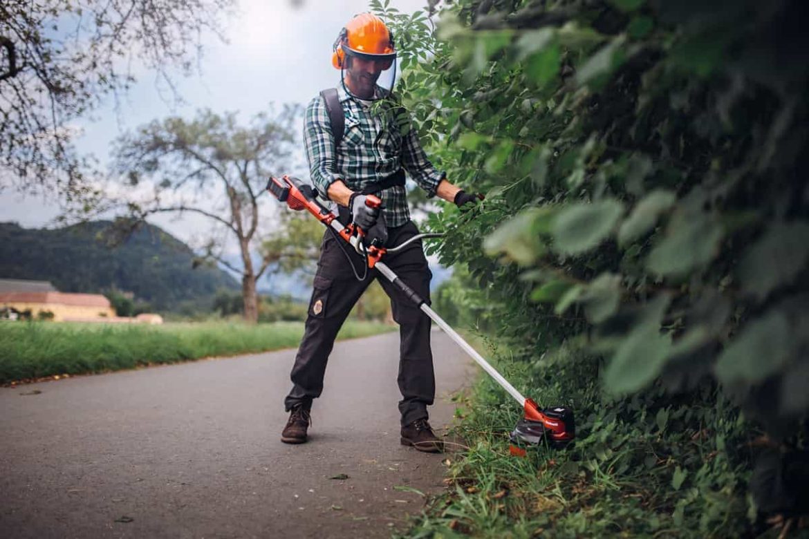 Brush Cutter in Coimbatore (Mower) Adaptable Portable D Shaped Handle Compact Volume